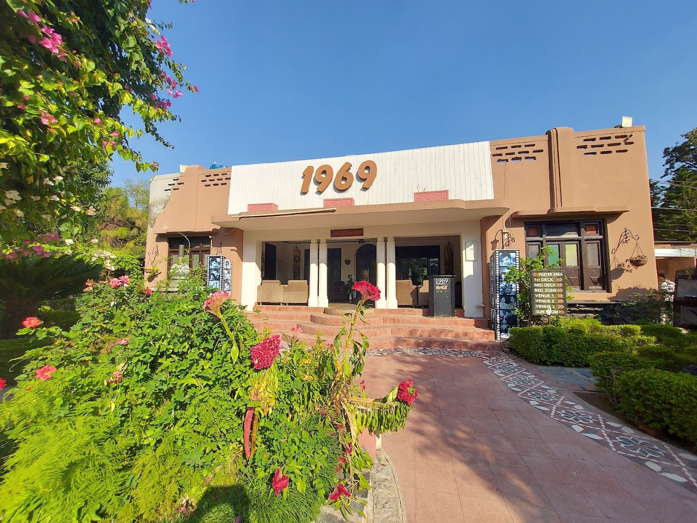 Cafe 1969