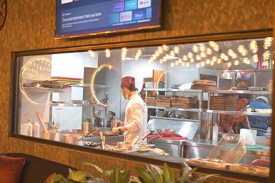 El Momenet Steakhouse offers a clean and hygienic environment to his customers with live kitchen view.