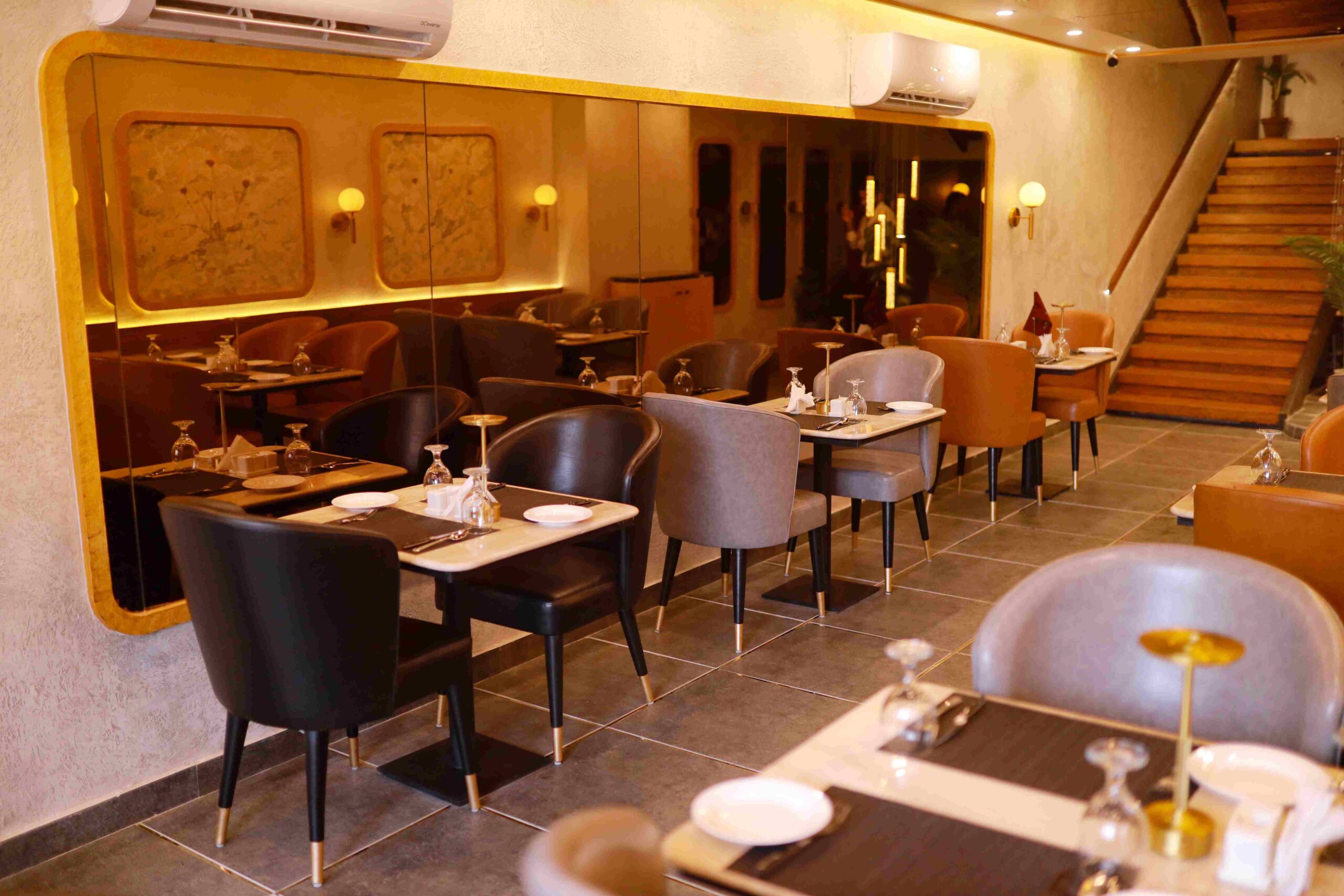 El Momento Islamabad ambiance