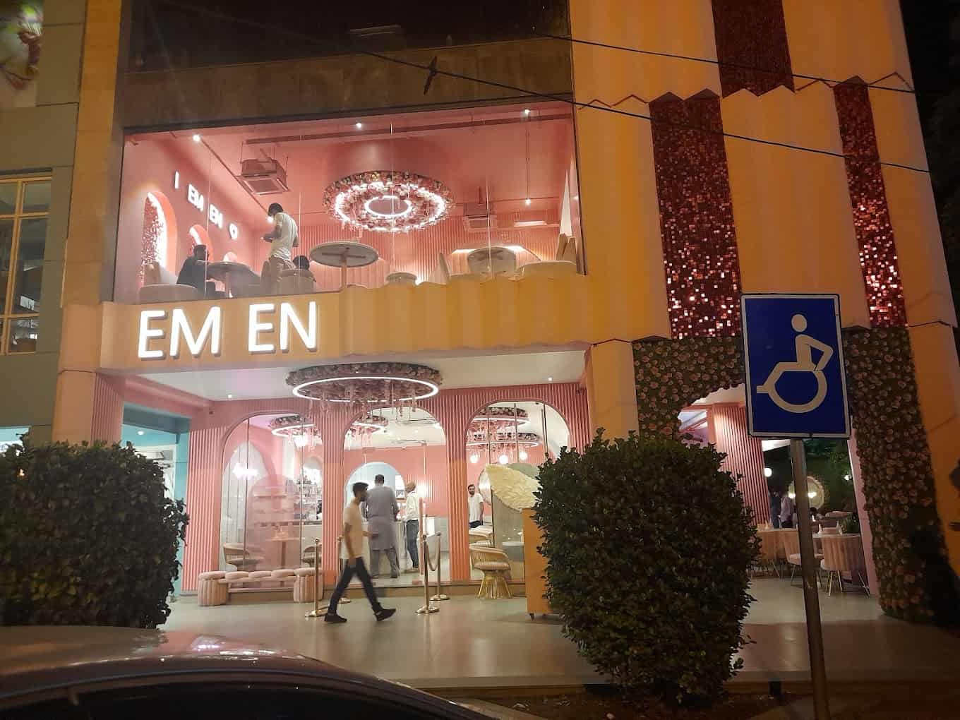 Em En Cafe F6